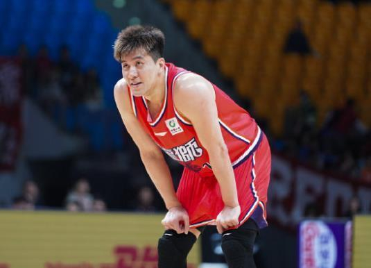 必一运动官方网站-郭艾伦16个赛季一共挣了多少钱？预计不低于3个小目标|CBA|广州龙狮|广州龙狮队|耐克|易建联_新浪体育_新浪新闻